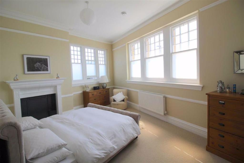 Park Lane, Chippenham, Wiltshire 2 bed flat for sale £194,950