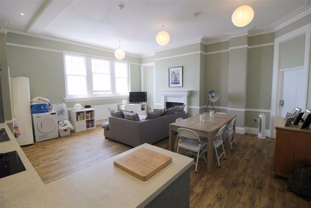 Park Lane, Chippenham, Wiltshire 2 bed flat for sale £194,950