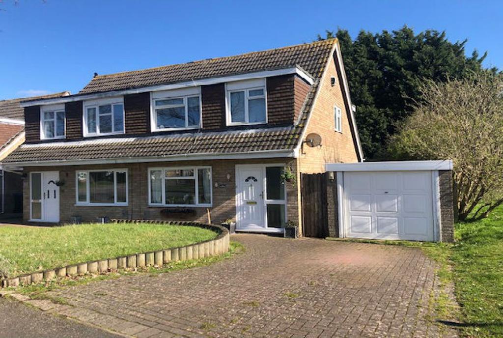 Manning Road, Moulton, Northampton 3 bed semidetached house £229,995