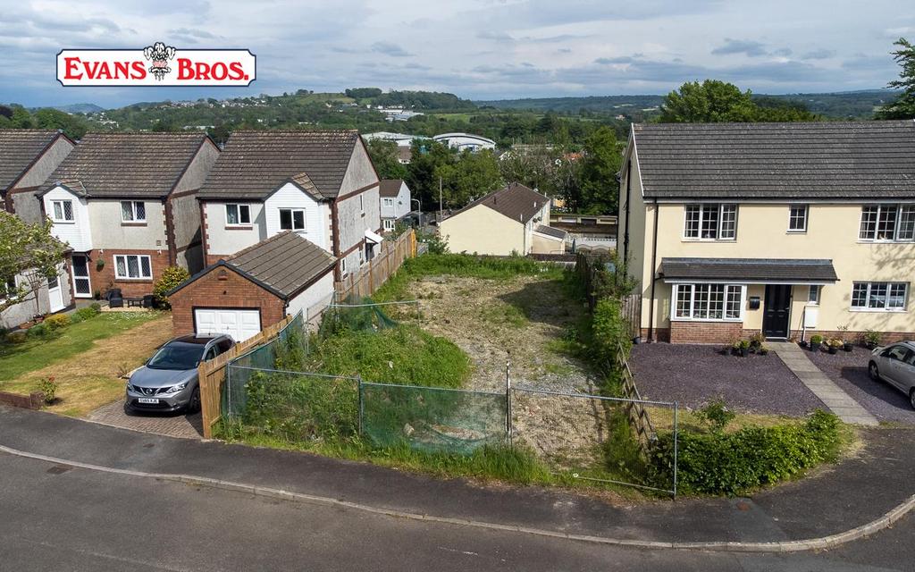Cwm Ystrad Park, Johnstown, Carmarthen 4 bed property with land for sale £79,500
