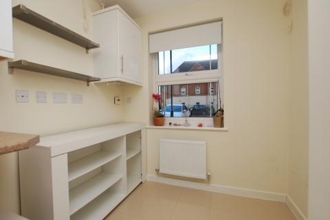 4 bedroom end of terrace house to rent - DRAKES AVENUE