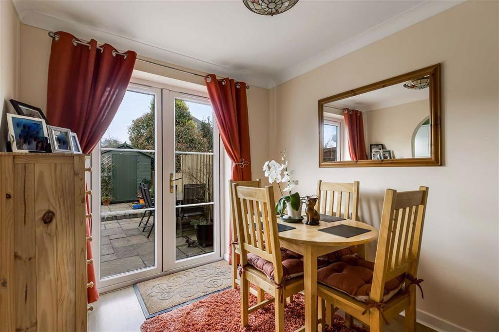 Mill Court, Ashford, Kent 3 bed end of terrace house £275,000