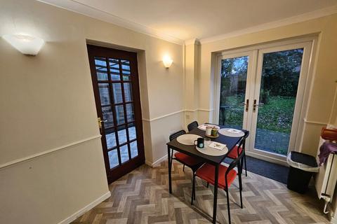 3 bedroom semi-detached house to rent, Cooks Close, Bristol