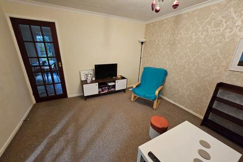 3 bedroom semi-detached house to rent, Cooks Close, Bristol