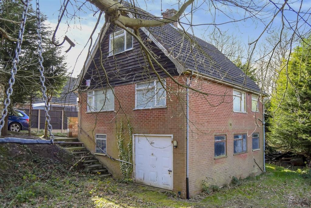 Clipstone Drive, Forest Town 3 bed detached bungalow £160,000