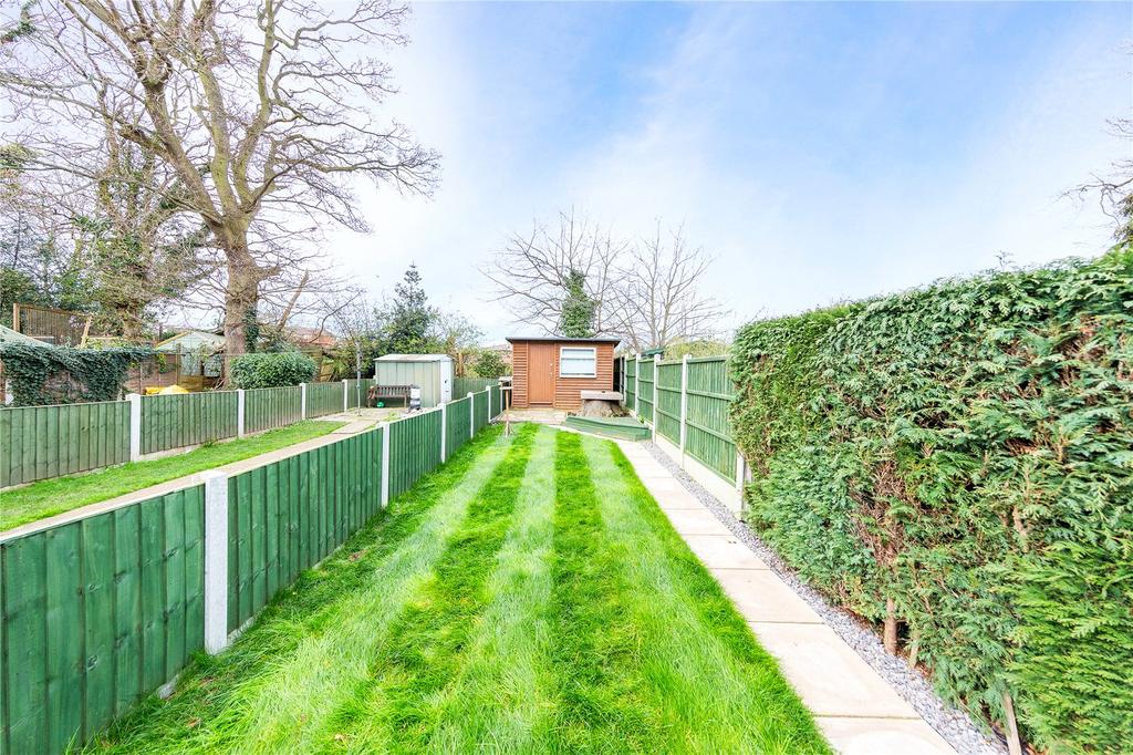 Marlborough Road, Pilgrims Hatch, Brentwood, Essex, CM15 2 bed