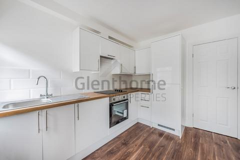 3 bedroom flat to rent, Townmead Road, Fulham, London SW6