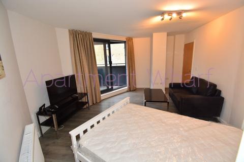 1 bedroom in a flat share to rent, A Manilla Street    (Canary Wharf), London, E14