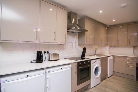 1 bedroom in a flat share to rent, London, E14