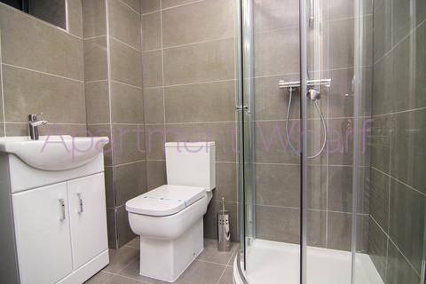 1 bedroom in a flat share to rent, London, E14