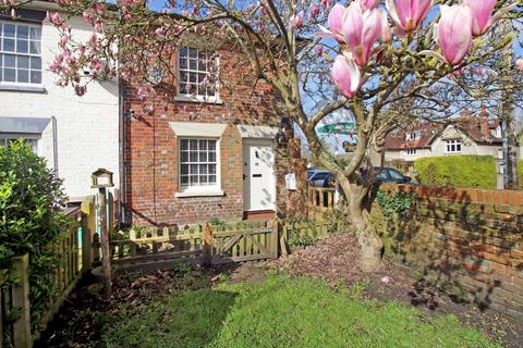 2 bedroom semi-detached house to rent, The Croft, Hungerford