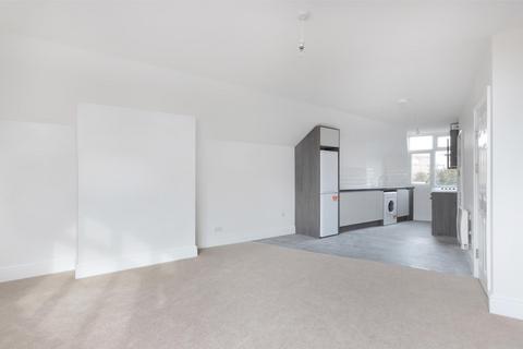 Studio to rent, Mitcham Road, Tooting