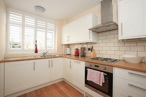 2 bedroom end of terrace house to rent, Thurleigh Road, Balham SW12