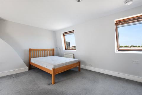 3 bedroom flat to rent, Langthorne Street, Fulham, London