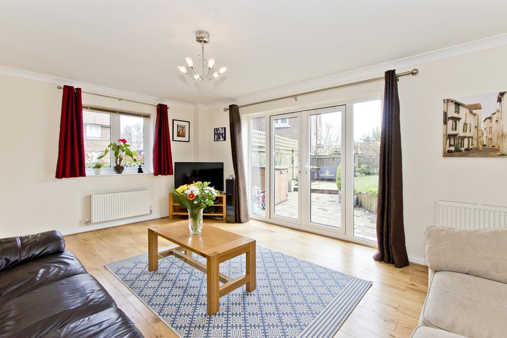 Pellings Farm Close, Crowborough 3 bed semidetached house £350,000