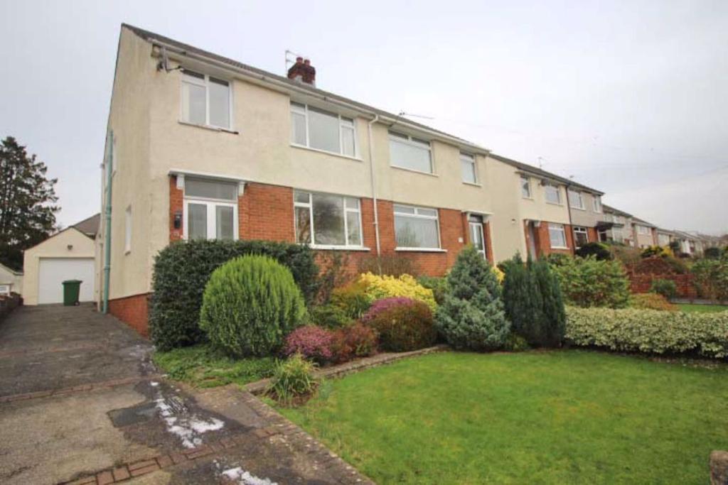 Heol Uchaf, Rhiwbina, Cardiff 3 bed semidetached house £995 pcm (£