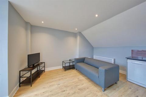1 bedroom flat to rent, Magdalen Road, London