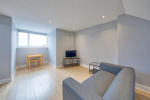 1 bedroom flat to rent, Magdalen Road, London
