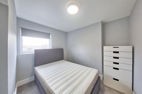1 bedroom flat to rent, Magdalen Road, London