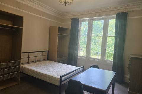 5 bedroom flat to rent, Melville Terrace, Marchmont, Edinburgh, EH9