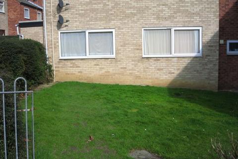 2 bedroom flat to rent - Laing Road, Colchester, Essex, CO4