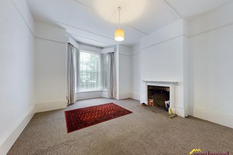 1 bedroom flat to rent, Pevensey Road, Eastbourne, BN22