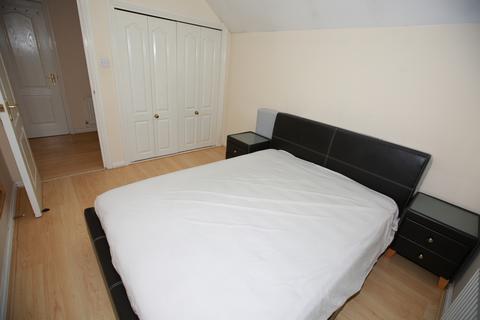 2 bedroom flat to rent, Kensington Hights, HA1