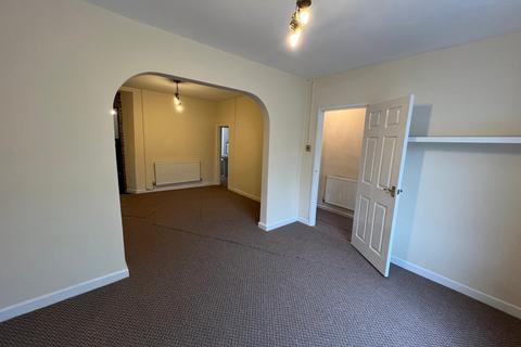 3 bedroom terraced house to rent, Miskin Road Trealaw - Tonypandy