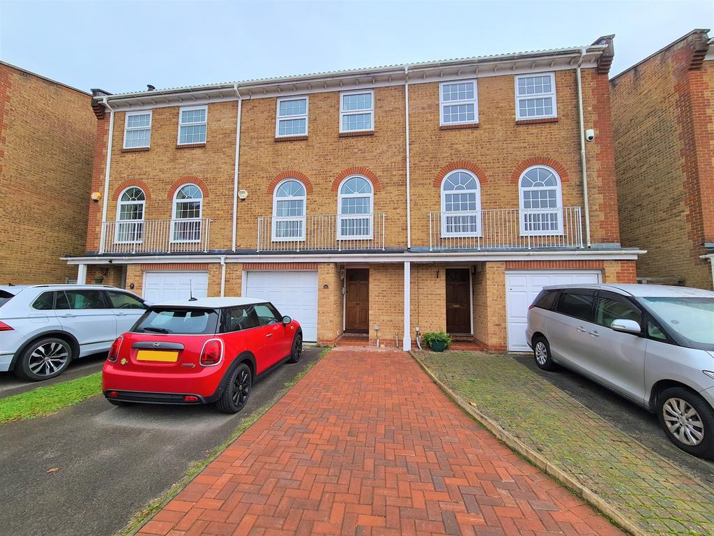 Court Royal Mews, Southampton 4 bed townhouse £1,495 pcm (£345 pw)