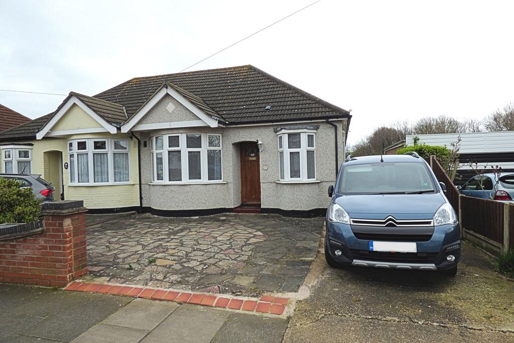 Derby Avenue, Upminster RM14 3 bed semidetached house £435,000