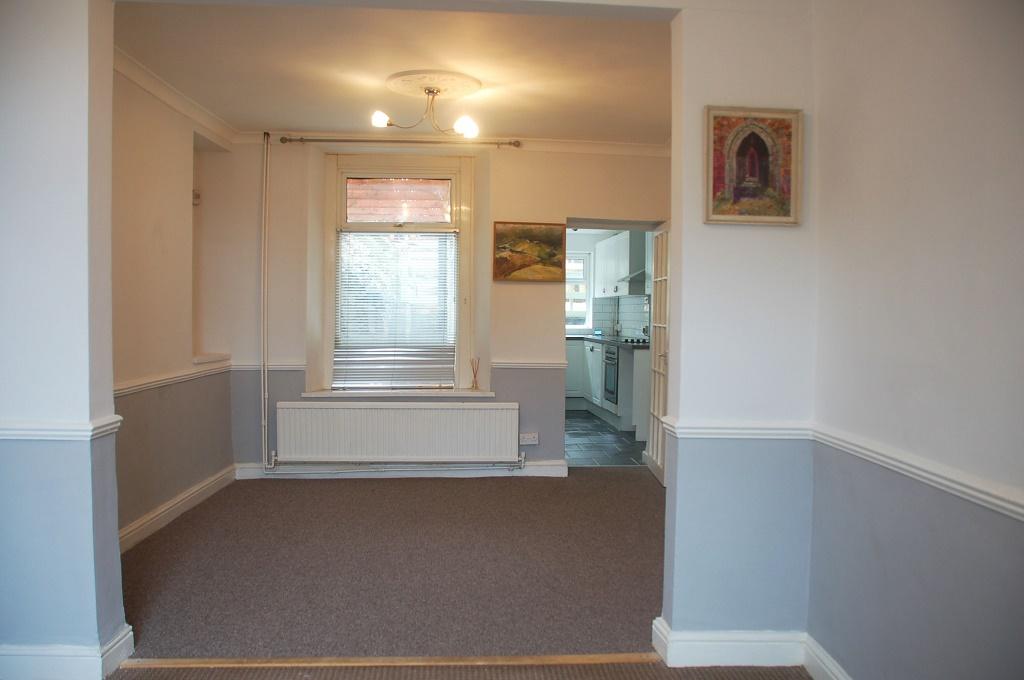 Bath Road, Morriston, SA6 7AT 2 bed end of terrace house £450 pcm (£