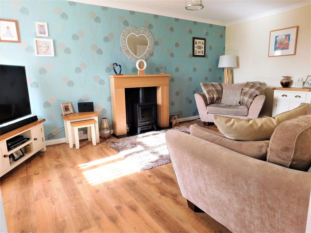 21 Peasehill Fauld, Rosyth, Dunfermline 3 bed semidetached house £