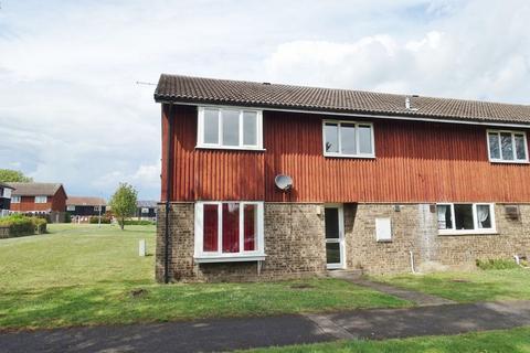 4 bedroom semi-detached house to rent, Studland's Park Avenue, Newmarket - excellent condition!