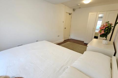 1 bedroom in a house share to rent, Saltwell Street, Poplar, London E14