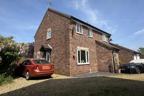 2 bedroom semi-detached house to rent, Blackthorn Close, Thetford