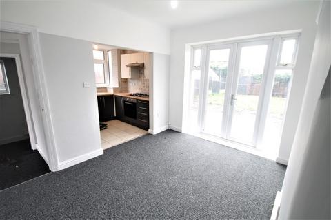 3 bedroom semi-detached house to rent, Newfield Drive, Crewe