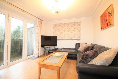 2 bedroom ground floor flat to rent, Bluebridge Road, Brookmans Park AL9