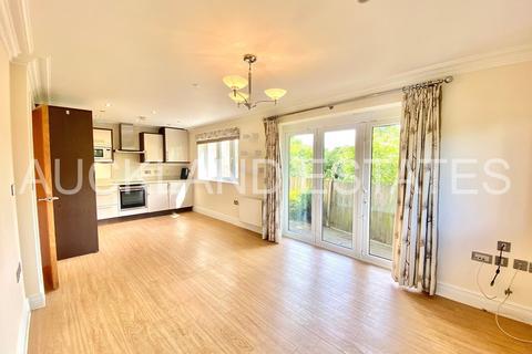 2 bedroom ground floor flat to rent, Bluebridge Road, Brookmans Park AL9