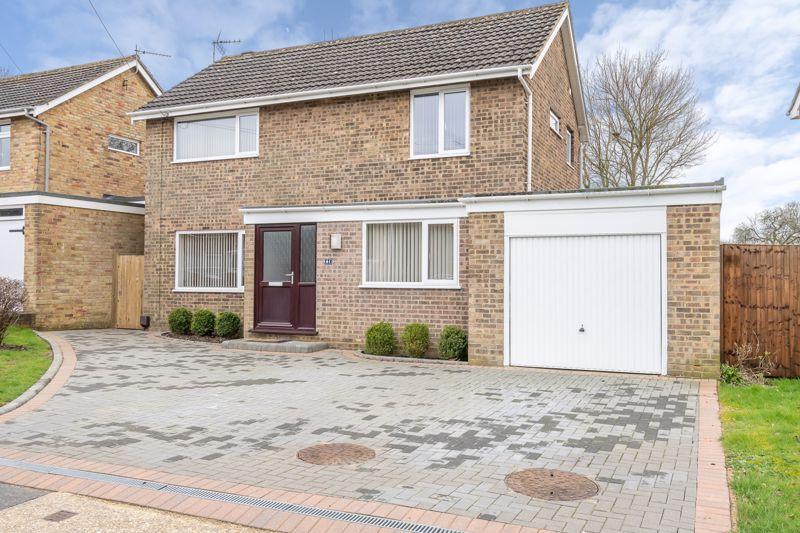 Worcester Road, Chichester 3 bed detached house £1,500 pcm (£346 pw)