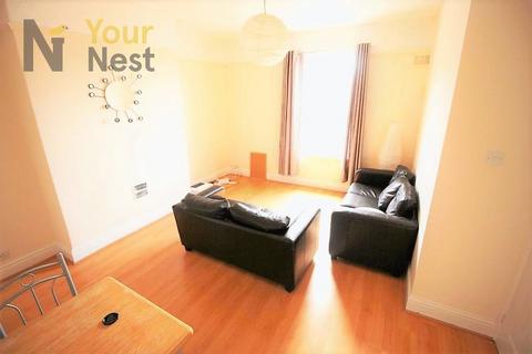 3 bedroom apartment to rent - Flat 2, Kelso Road, LS2 9PR