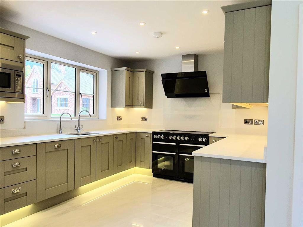 Oakland Park, Sandford Avenue, Church Stretton 5 bed detached house £