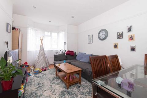 2 bedroom flat to rent, Barrow Road, Streatham