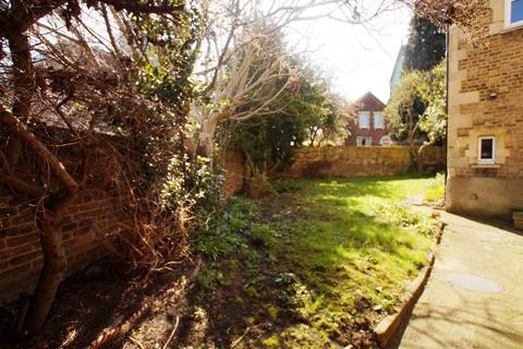 2 bedroom semi-detached house to rent, Christ Church Road