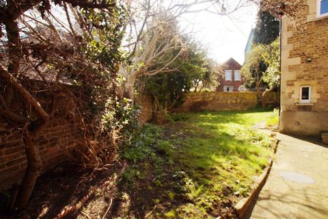 undefined, Christ Church Road