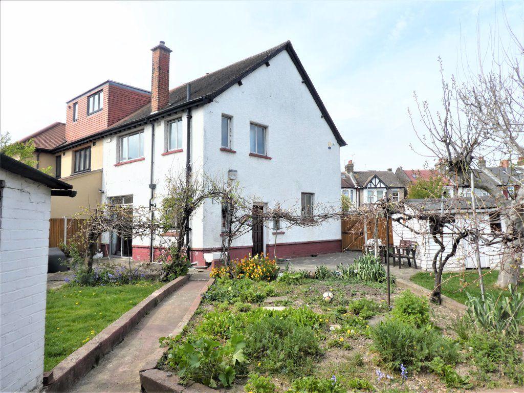 Newbury Road, Newbury Park 3 bed house £1,600 pcm (£369 pw)