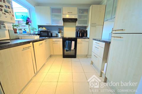 17 Apple Tree Road, Alderholt, Fordingbridge, SP6 3EW