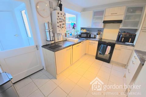 17 Apple Tree Road, Alderholt, Fordingbridge, SP6 3EW