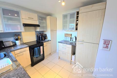 17 Apple Tree Road, Alderholt, Fordingbridge, SP6 3EW