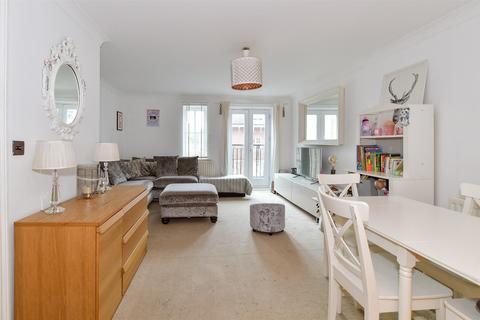 2 bedroom flat for sale, Middle Village, Haywards Heath, West Sussex