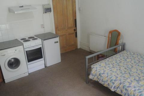 Studio to rent, Penerley Road, Catford  SE6